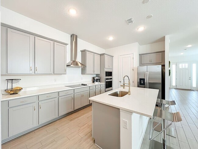 Photo - 6423 Cyrils Dr