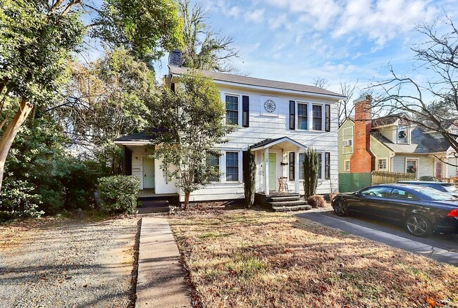 Building Photo - Cozy One Bedroom Triplex in Dilworth!