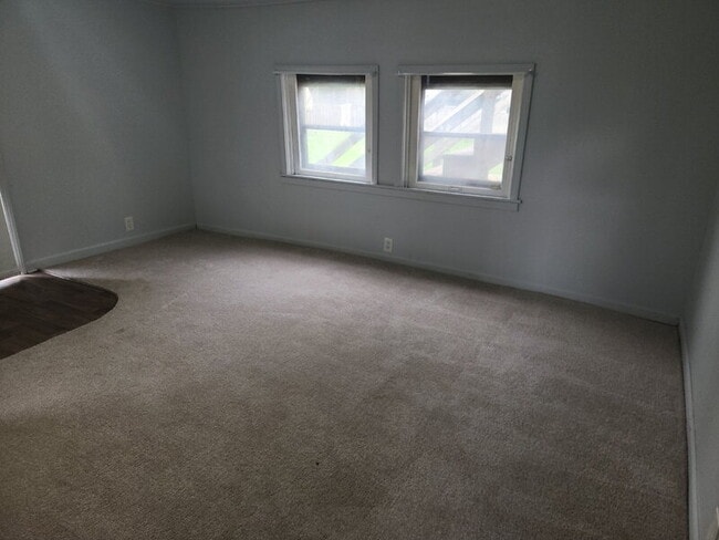 Photo - 2220 E Walnut St Unidad Apt 2