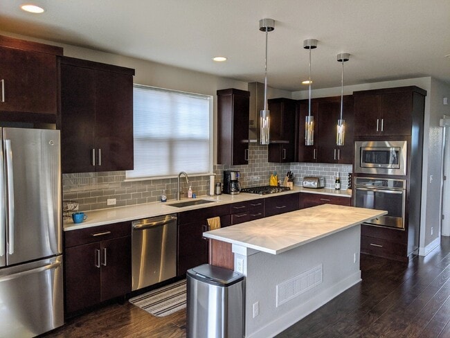 Photo - 5437 Valentia St