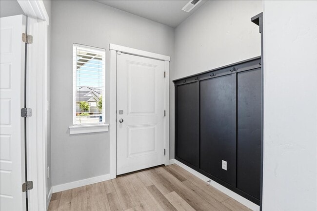 Photo - 5 Bedroom, 2.5 Bathroom home located in Southeast Boise