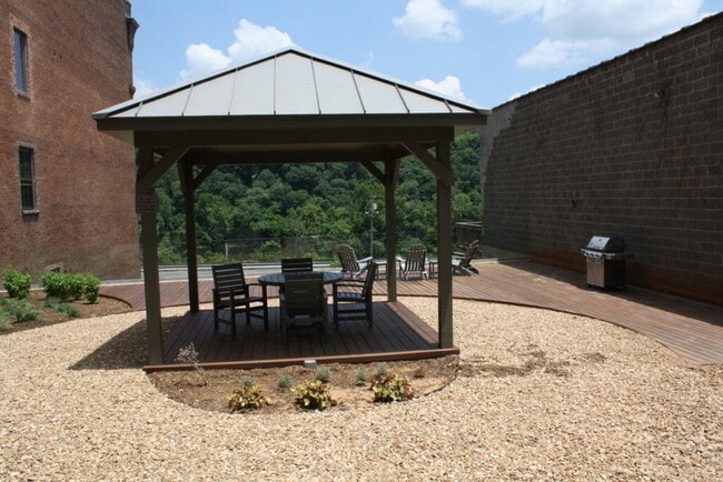 Photo - Midpoint Apartments