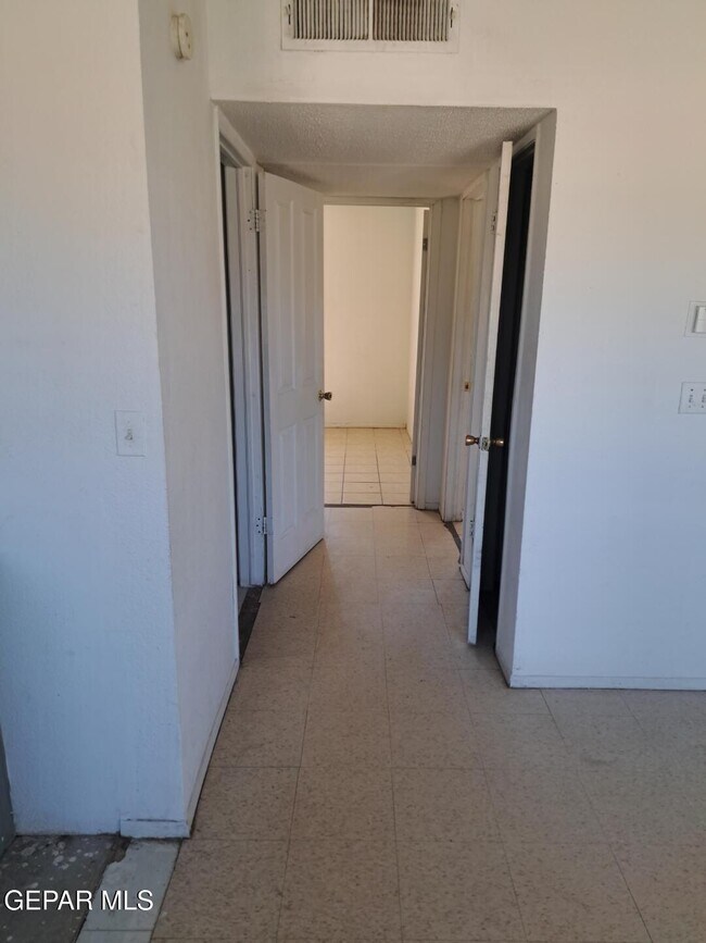 Photo - 623 NE Davis St