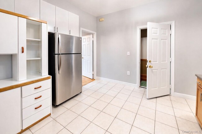 Photo - 7-87 Woodward Ave Unit 2L