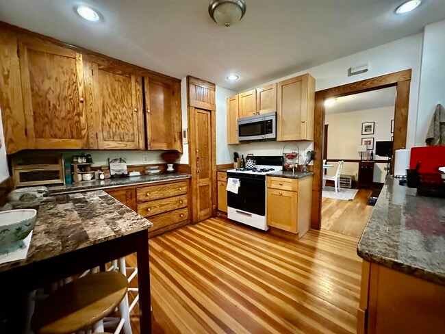 Photo - 112 Colborne Rd Apartments Unit 2