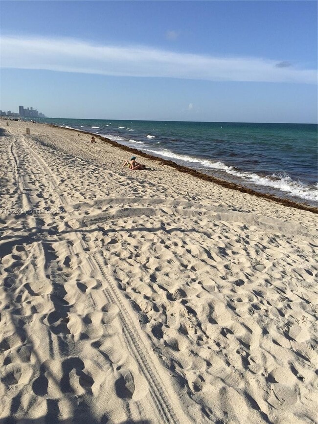 Photo - 8340 Crespi Blvd Unit 19