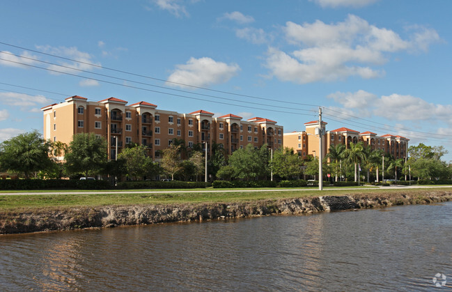 Golf View Gardens - Golf View Gardens Apartments