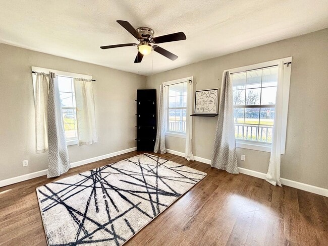 Photo - Charming 3 Bedroom Home in Norfolk