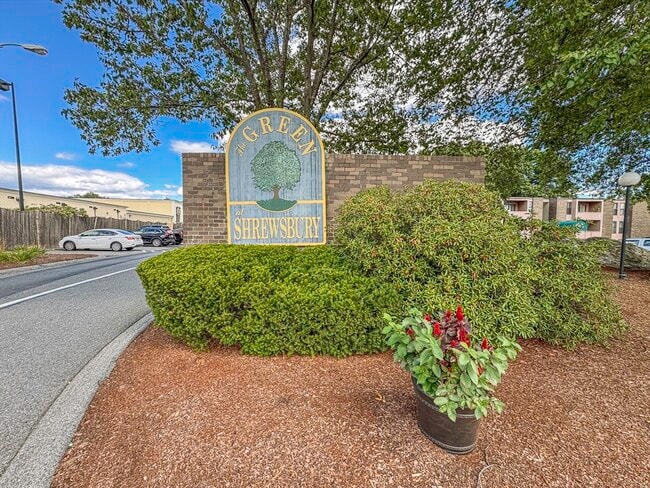 Photo - 2 Shrewsbury Green Dr Unit J