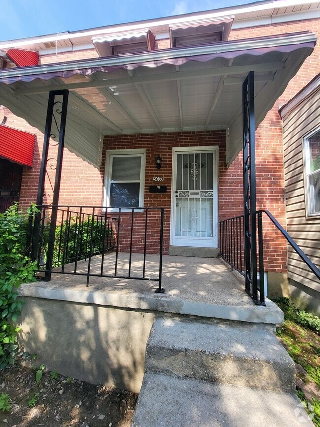 Building Photo - 3 Bed w/ Finished Basement Rental