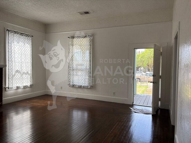 Photo - 321 W 19th St