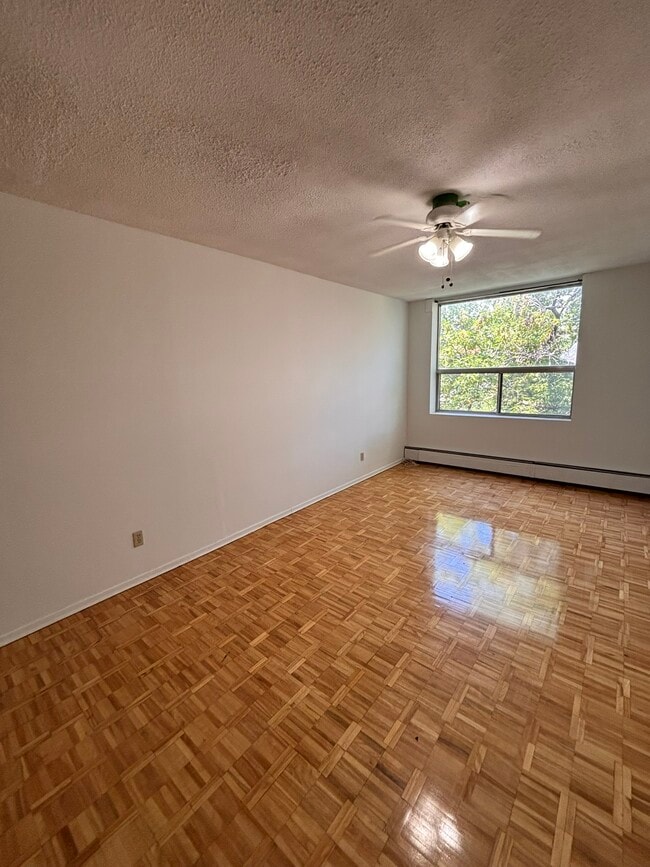Building Photo - 431 Daly Ave Unit 203