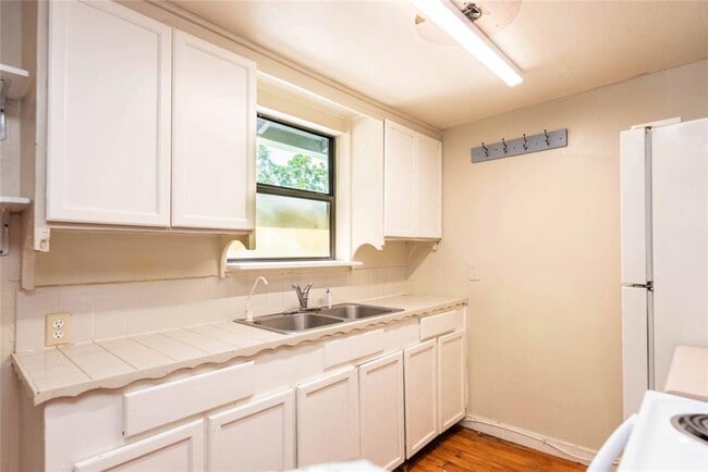 Photo - 406 Lexington Rd