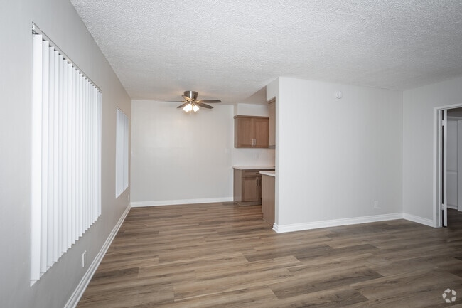 1BR, 1BA - 540SF - Living Room/Dining Room - 830-842 Elm Ave Apartments