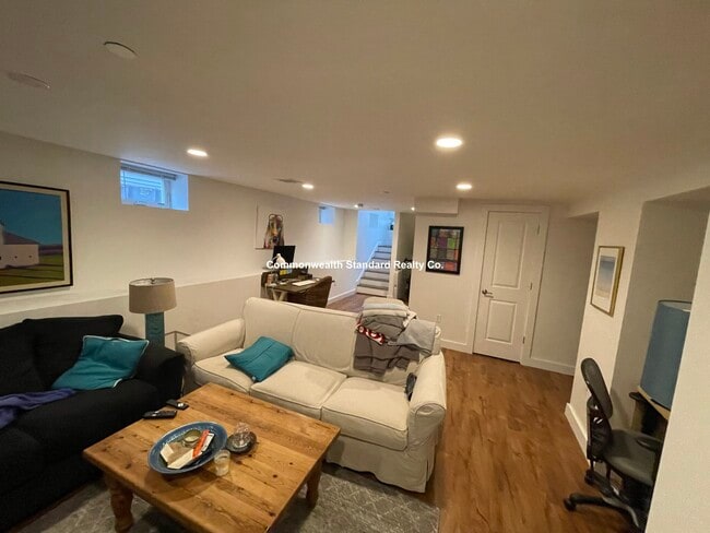 Building Photo - 19 Marney St Unit 1