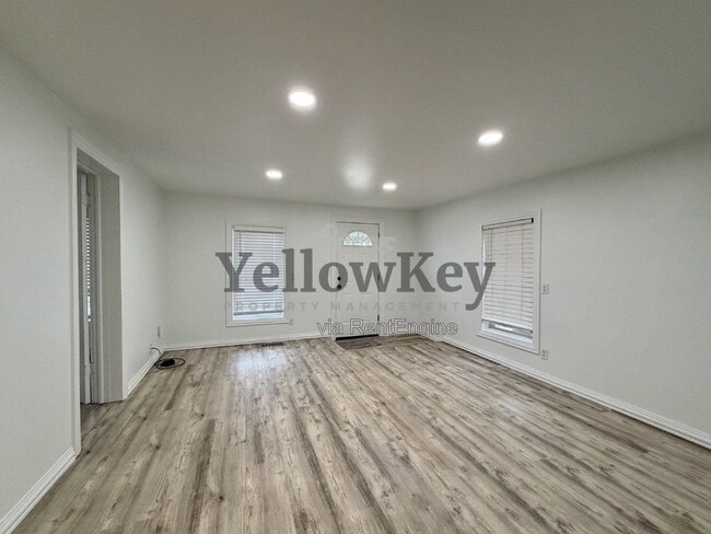 Photo - 121 S 4th St