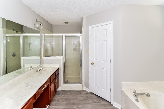 Photo - 7253 Leeward Cove