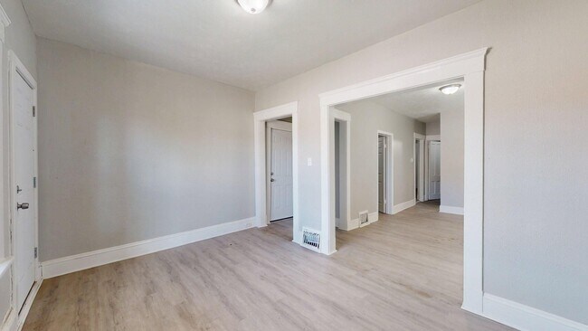 Photo - 8111 Madison Ave Unidad 2