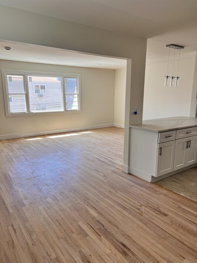 Building Photo - 72 69th St