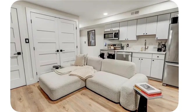 Photo - 8 Quincy Pl NE