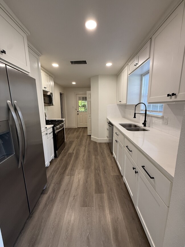 Photo - 2604 Ave C