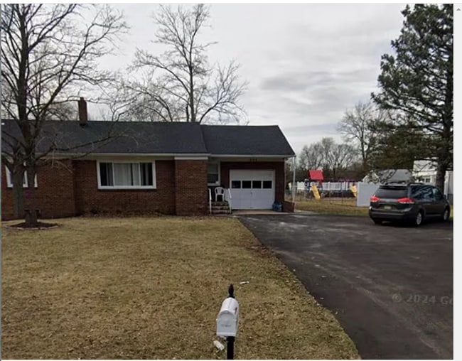 Building Photo - 500 Metlars Ln