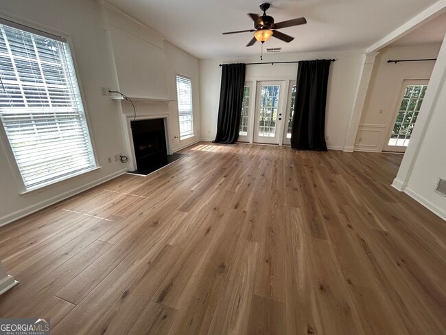 Photo - 665 Arncliffe Ct