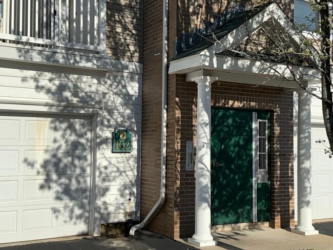 Photo - 102 Mill St Unidad 203