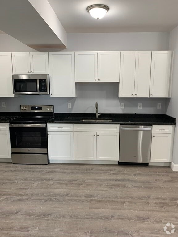 Building Photo - 599 Summer St Rental