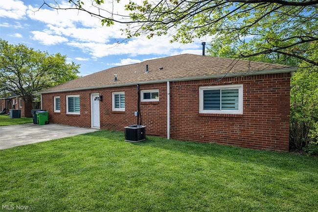 Building Photo - Charming Euclid Home in Quiet Residential Neighborhood