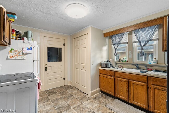 Photo - 2372 S Union Ave