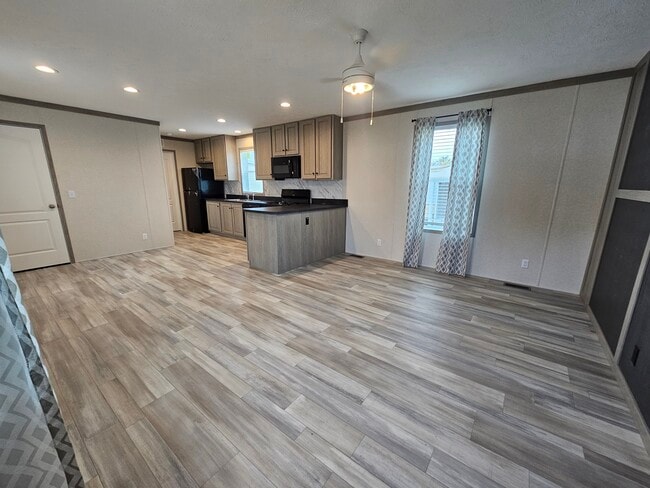 Photo - 46000 Geddes Rd