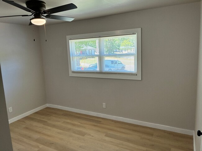 Photo - 6109 Oakwood Cir SW