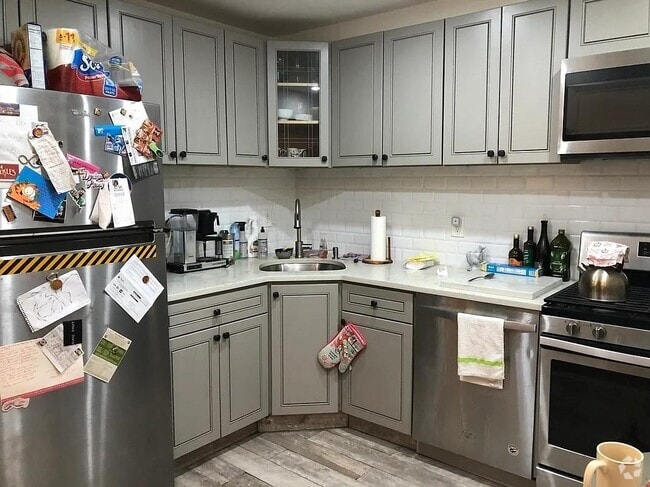 Building Photo - 985 Halsey St Unit 1 Rental