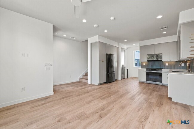 Building Photo - 1208 N Academy Ave Unit 2203