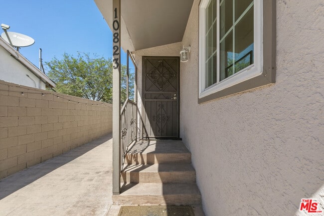 Photo - 10823 Cantara St