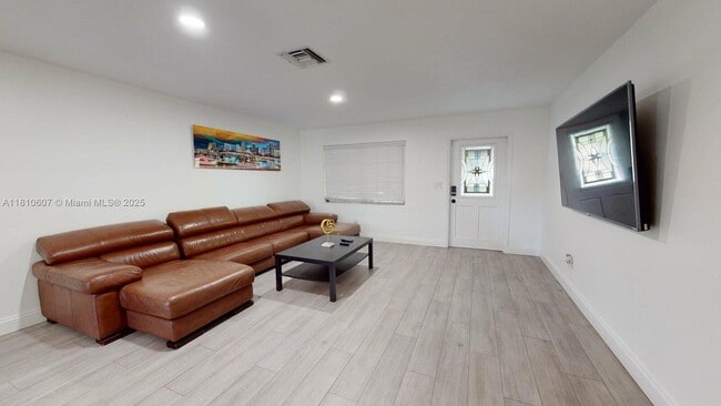 Photo - 7650 NW 33rd St