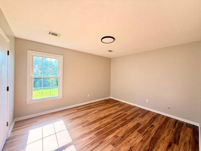 Photo - 220 Azalea St