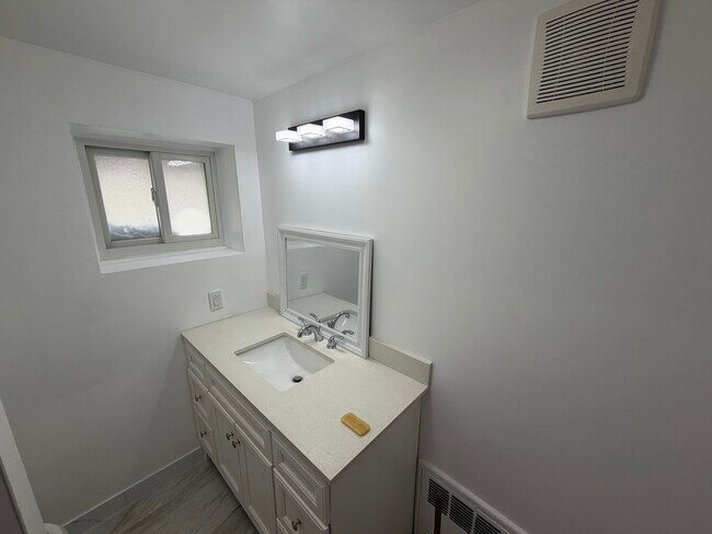 bathroom - 9505 165th Ave