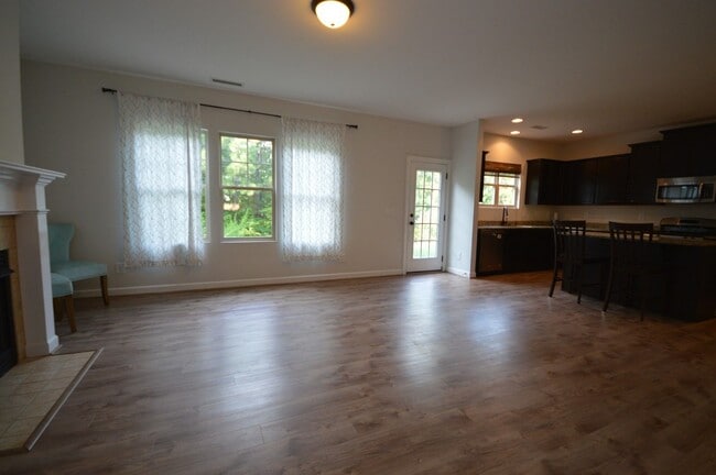 Photo - 204 Station Dr