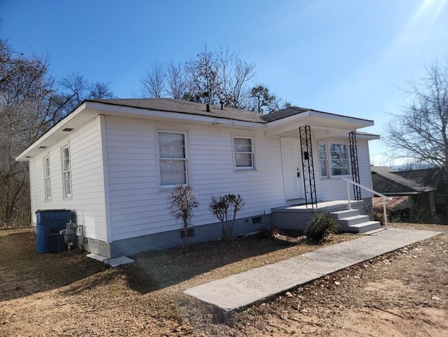 Building Photo - SECTION 8 APPROVED! Rental