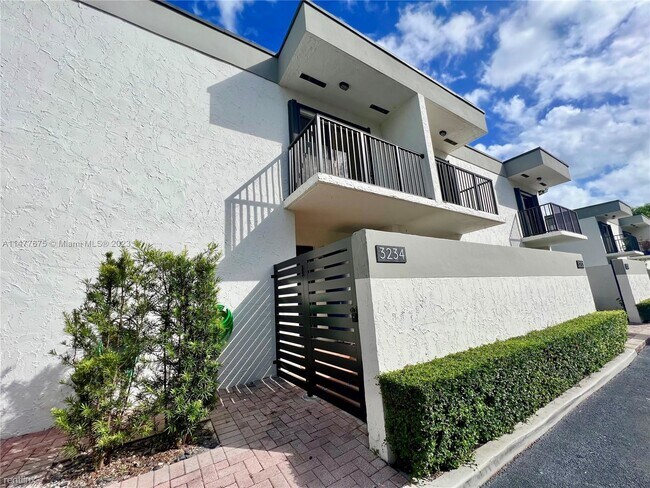 Photo - 2 br, 2.5 bath House - 3234 W Trade Ave # I4