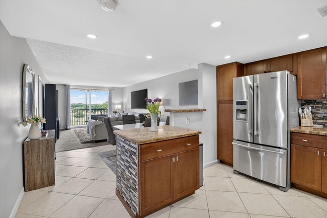 Building Photo - 3001 W Rolling Hills Cir Unit 501