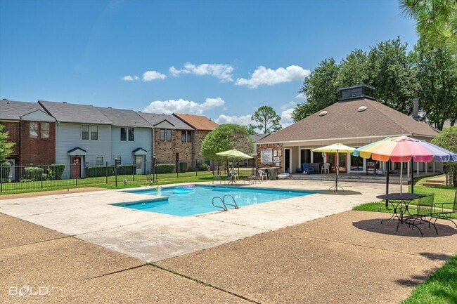 Photo - 2 Bedroom 2.5 Bath 2 Car Carport - town house