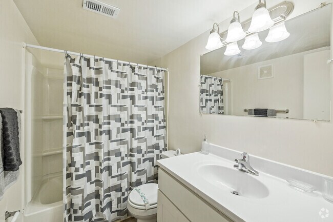 White Oak - 2BR, 1BA - 874SF - Bathroom - Morningside Apartments
