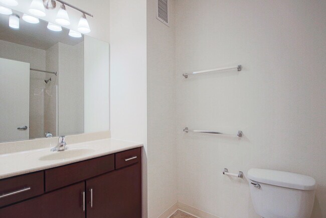 Photo - 755 S Clark St