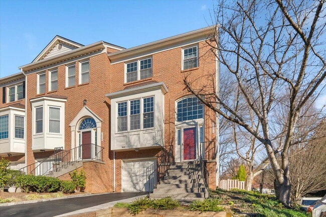 Photo - Beautiful End-Unit Townhome with Spacious Interior and Outdoor Living