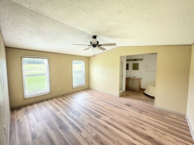 Photo - 534 SE 650th Rd