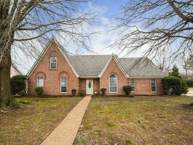 Building Photo - Charming 6 bed, 3 bath home on corner lot between S. Germantown and Hacks Cross.