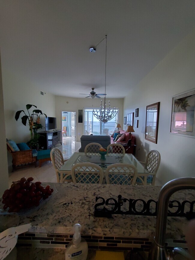 pass through from kitchen - 2625 Terra Ceia Bay Blvd Unidad 804